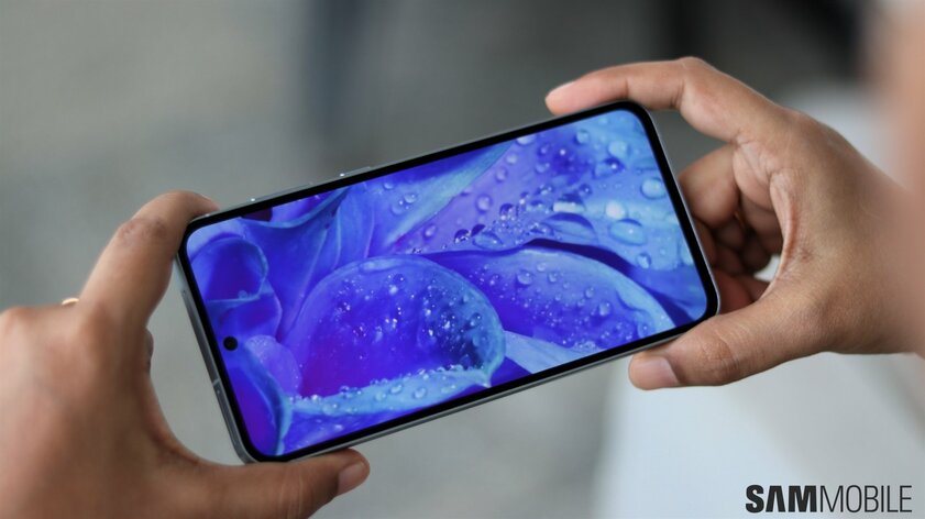 Настолько удачный смартфон, что Samsung не продаёт его в США. Обзор Galaxy A55 с уникальной фишкой — Дисплей и звук. 1